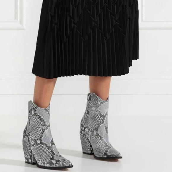 Alias Mae Shoes - Alias Mae West Pointed Toe Bootie